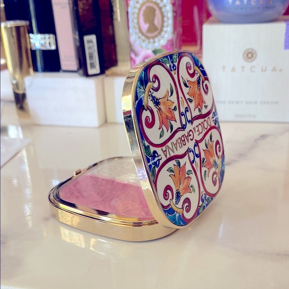 Dolce & Gabbana glow highlighter - Picture 2 of 6